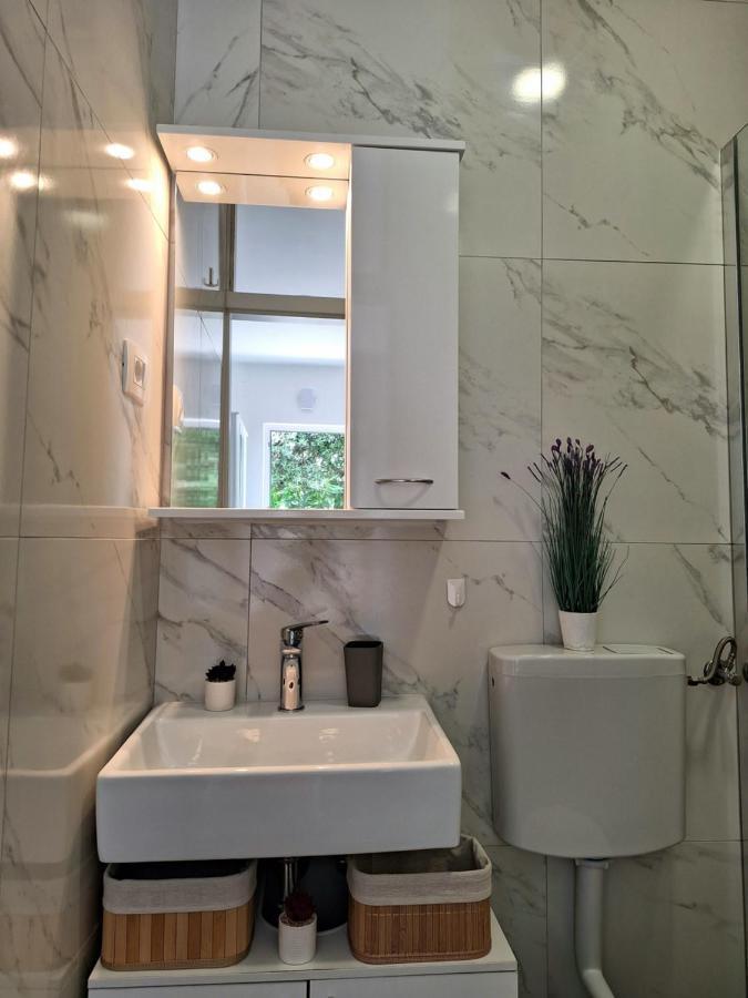Apartment Ivy Mlini Bagian luar foto
